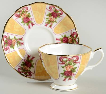 Old Country Roses (Gold Damask) Footed Cup & Saucer Set