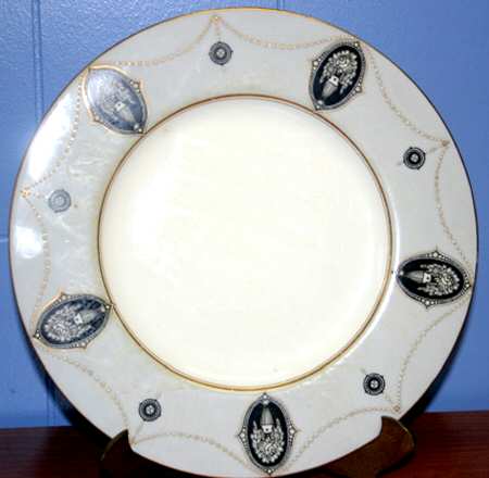 134 1-2 by Royal Doulton