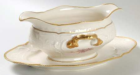 R2070 Gravy Boat with Attached Underplate