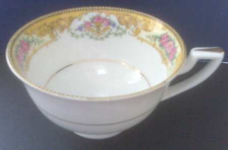 ROB262y Footed Cup