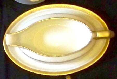 R2082 Gravy Boat & Underplate