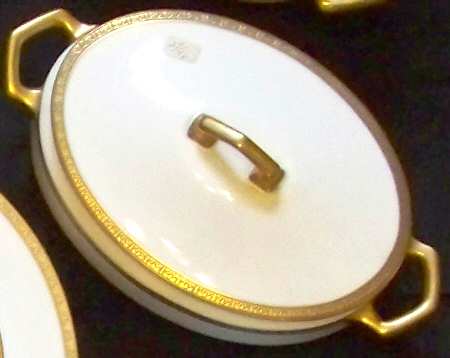 R2082 Oval Covered Vegetable