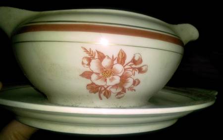 ROI76 Gravy Boat with Attached Underplate