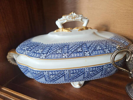 B878 Blue Oval Tureen & Lid