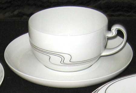 R2121 Flat Cup & Saucer Set