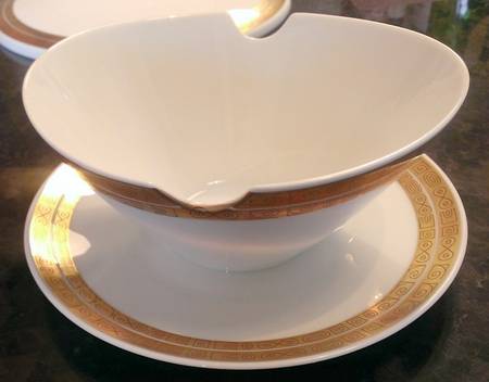 R2136 Gravy Boat with Attached Underplate