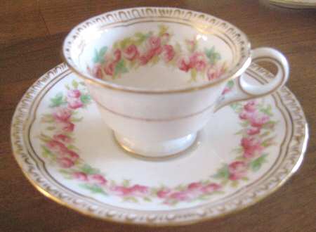 H8505 Footed Cup & Saucer Set