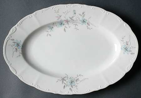 Fantasy (Rim, Scalloped) by Royal Karlsbad