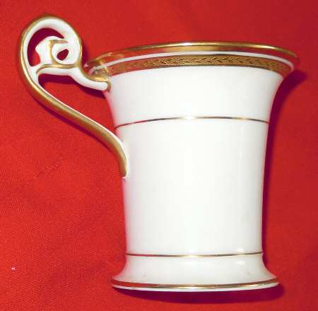 V2429 Footed Cup