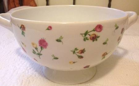 Country Rose Buds Large Pierced Berry Bowl