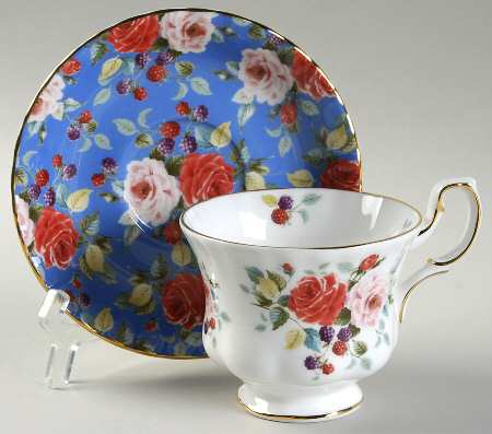 Rosa Footed Cup & Saucer Set