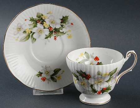 RIA85 Footed Cup & Saucer Set