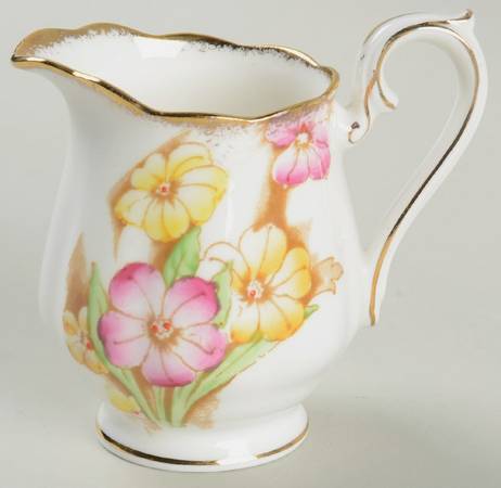 Petunia Mini Creamer