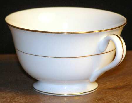 RO75 White Footed Cup