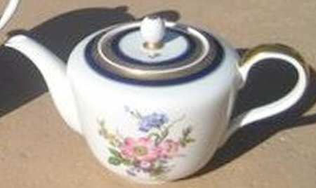 3669 Teapot & Lid
