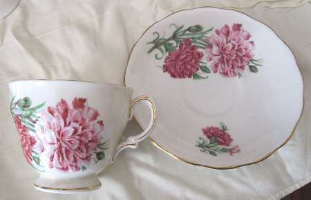 7528 Footed Cup & Saucer Set