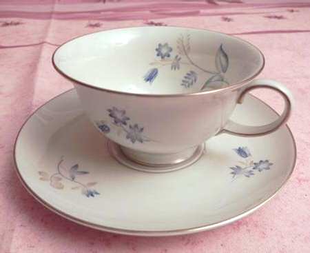 R2163 Footed Cup & Saucer Set