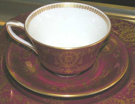 Z18 Footed Cup & Saucer Set