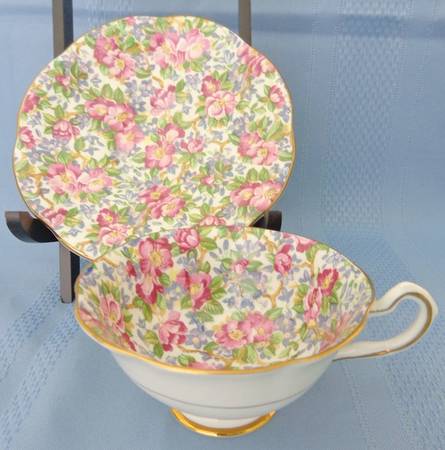 5025A Footed Cup & Saucer Set