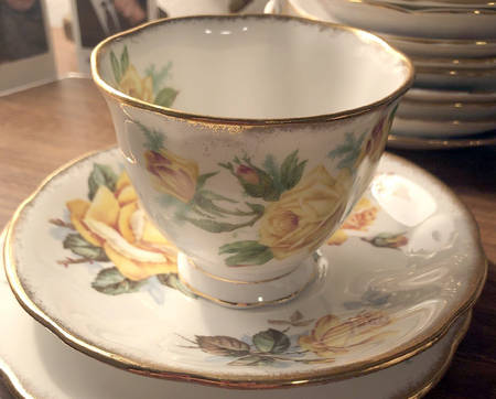 ROA247 Footed Cup & Saucer Set