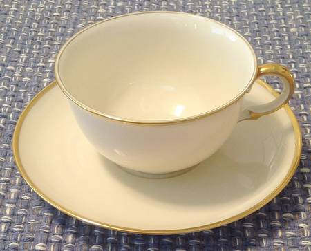 872 Flat Cup & Saucer Set