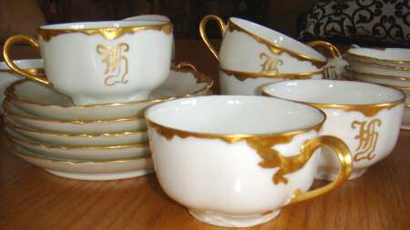 R2181 Footed Cup & Saucer Set