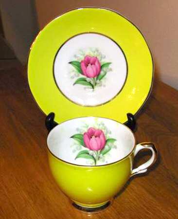 2078y Footed Cup & Saucer Set