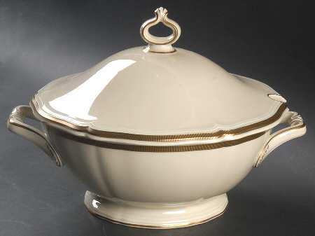 1069 Tureen &  Lid