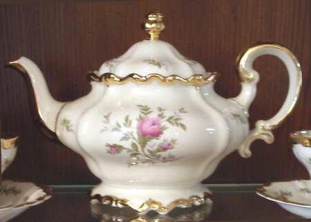 R1938 Teapot & Lid