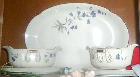 ROB439 Gravy Boat with Attached Underplate