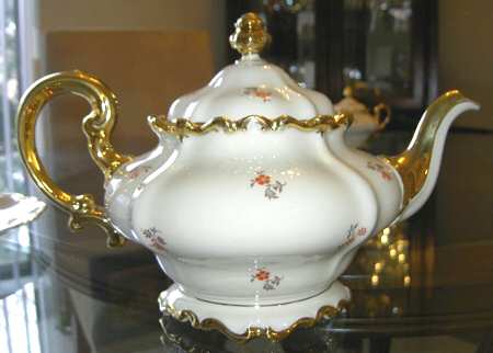 R2202 Teapot & Lid