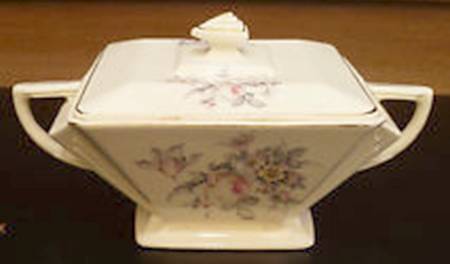 Mary Belle (Scalloped, Gold Trim) Square Covered Vegetable