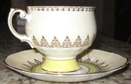 RIA88 Footed Cup & Saucer Set