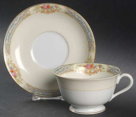 RO93 Footed Cup & Saucer Set