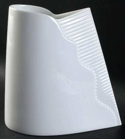 Cresta White 9" Vase