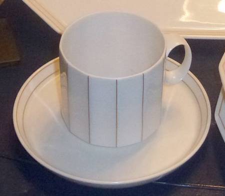 405082 Flat Cup & Saucer Set