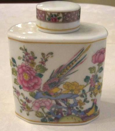 Famille Rose Tea Caddy & Lid