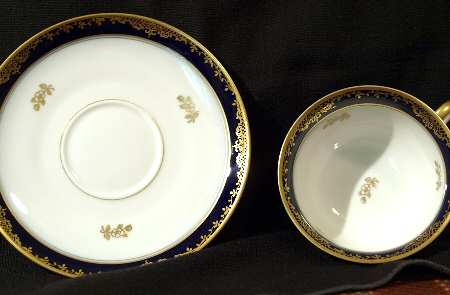 R1945 Footed Cup & Saucer Set