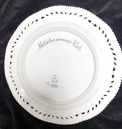 Flora Danica (1790 To 1960) 9" Pierced Luncheon Plate/Fruit Std-Melilotus arve