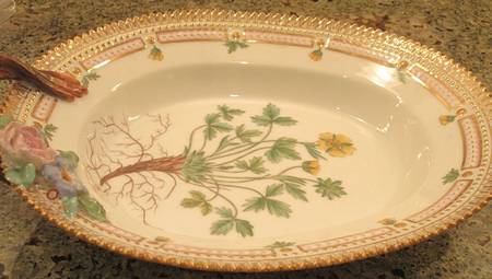 Flora Danica (1790 To 1960) 9" Oval Handled Pickle/Accent-Potentilla emarginal