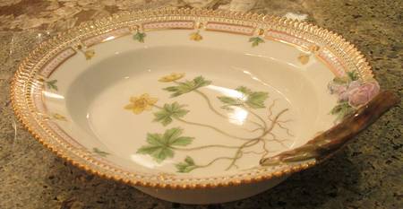 Flora Danica (1790 To 1960) 9" Oval Handled Pickle/Accent-Anemone Richard