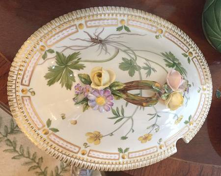 Flora Danica (1790 To 1960) Lid for 4 Quart Oval Tureen-Ranunculus polyanthemu