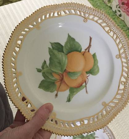 Flora Danica (1790 To 1960) 9" Pierced Luncheon Plate/Fruit Stand-Apricots