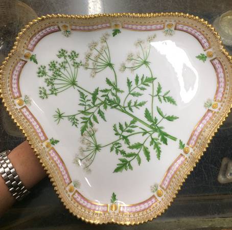 Flora Danica (1790 To 1960) Triangular High Foot Cake Plate-Conium maculatum L