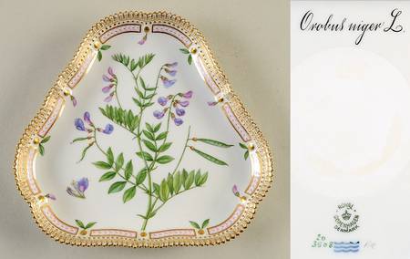 Flora Danica (1790 To 1960) 9" Triangular Cake Plate-Orobus niger L.
