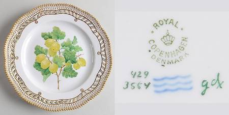 Flora Danica (1790 To 1960) 9" Pierced Luncheon Plate/Fruit Stand-White Gooseberry