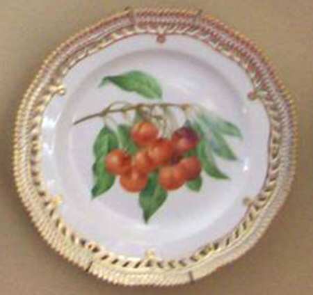Flora Danica (1790 To 1960) 9" Pierced Luncheon Plate/Fruit Stand-Red Gooseberry