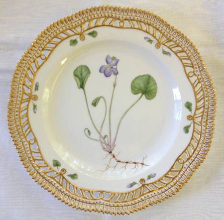 Flora Danica (1790 To 1960) 9" Pierced Luncheon Plate/Fruit Std-Viola epipsila