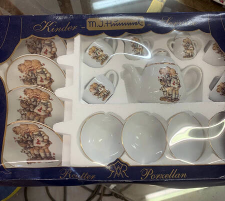 Follow the Leader 17pc Toy Tea Set (4 PLAT3,4 C&S,CR,SU,TP)