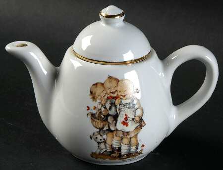 Follow the Leader Toy Teapot & Lid